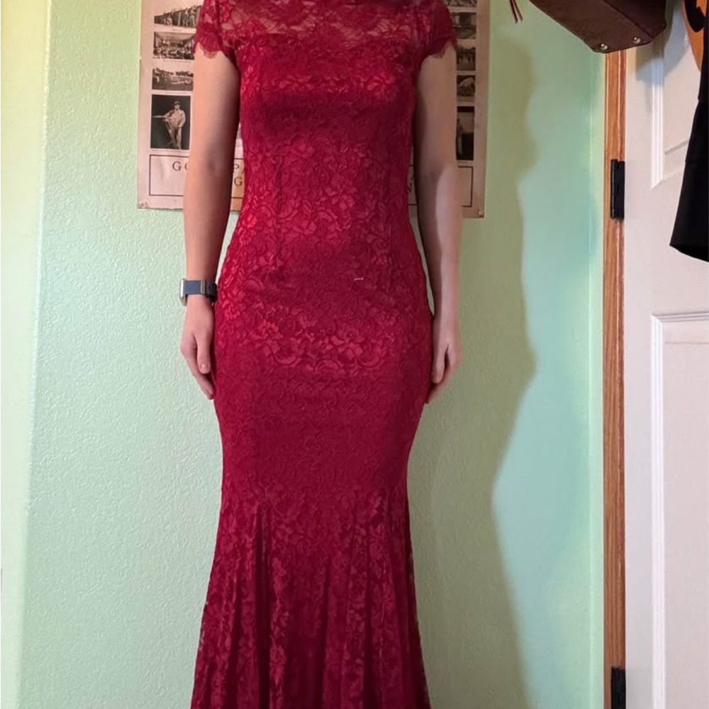 Chic Burgundy Lace Maxi Dress